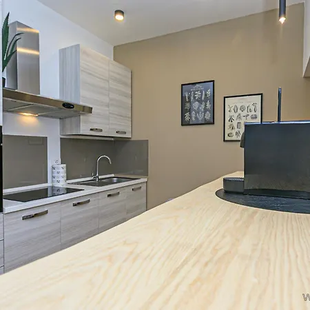 Appartement Parrot House Airport By Ml White House