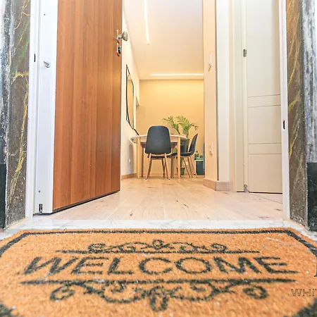 Parrot House Airport By Ml White House