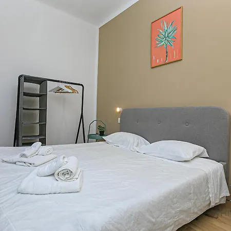 Parrot House Airport By Ml White House Appartement *