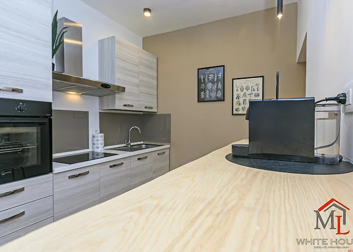 Appartement Parrot House Airport By Ml White House