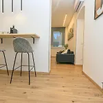 Apartmán Parrot House Airport By Ml White House