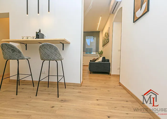 Appartement Parrot House Airport By Ml White House