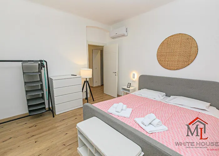 Parrot House Airport By Ml White House Appartement Gênes